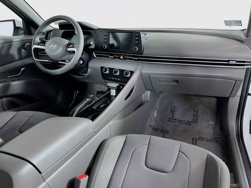 Certified 2024 Hyundai Elantra SE image 27