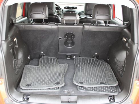 Used 2017 Jeep Renegade Limited image 30