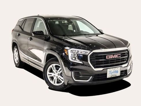 Used 2024 GMC Terrain SLE image 2