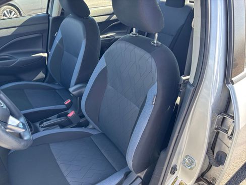 Used 2025 Nissan Versa SV image 34