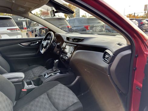 Used 2022 Nissan Rogue Sport SV image 40