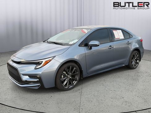 Used 2025 Toyota Corolla SE FWD image 1