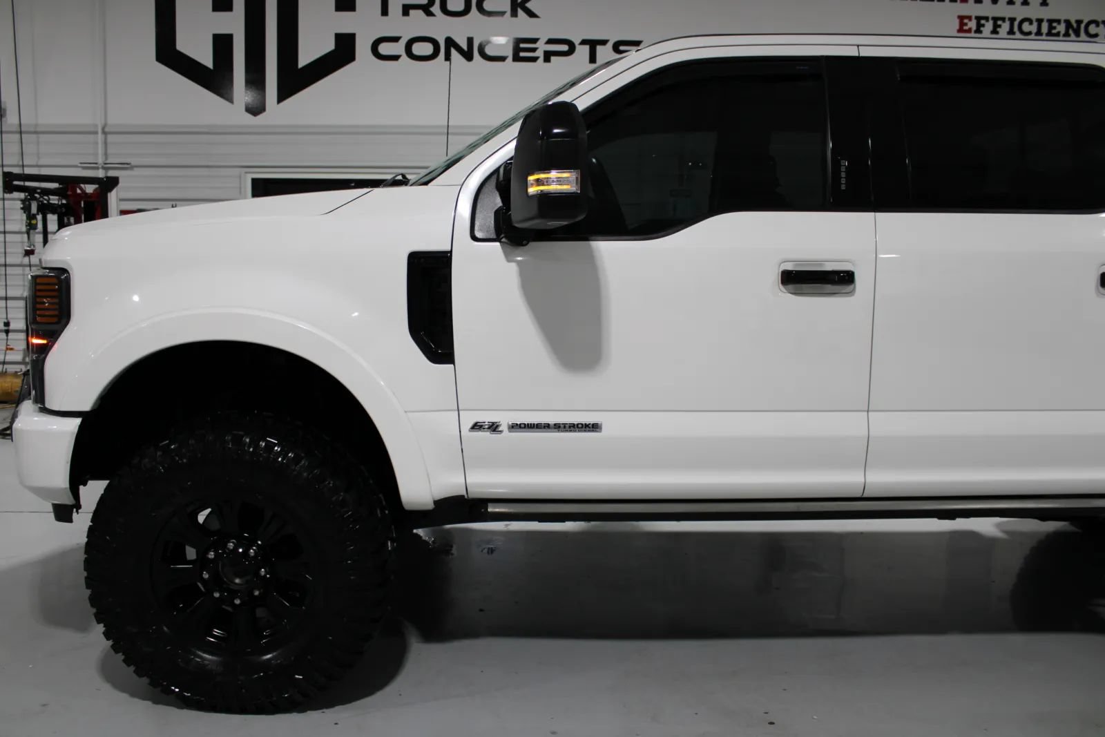 Used 2022 Ford F250 Lariat w/ Tremor Off-Road Package AWD/4WD image 24