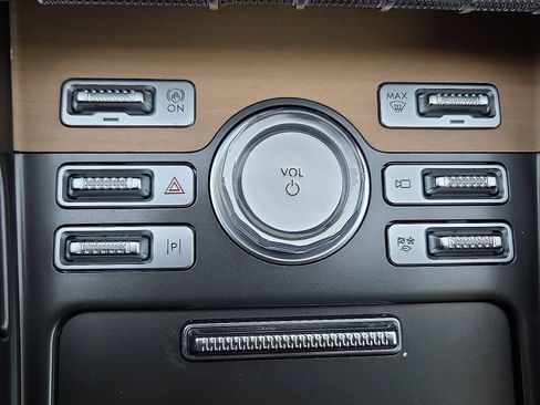 Certified 2025 Lincoln Nautilus Reserve AWD/4WD image 21
