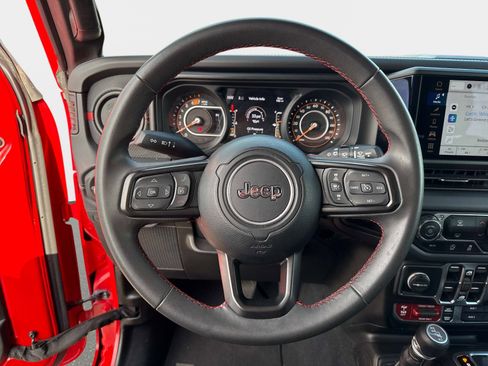 Used 2024 Jeep Wrangler Unlimited Rubicon image 25