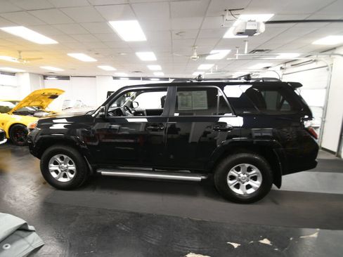 Used 2017 Toyota 4Runner SR5 Premium AWD/4WD image 4