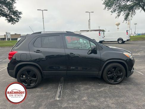 Used 2018 Chevrolet Trax Premier w/ Midnight Edition FWD image 4