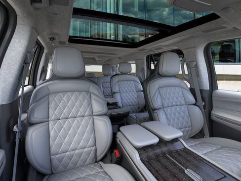 New 2026 Lincoln Navigator L Black Label AWD/4WD image 10