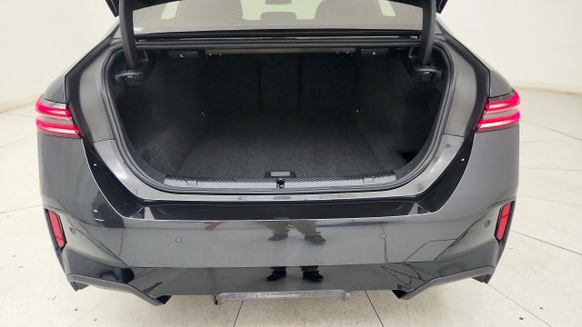 Used 2024 BMW i5 eDrive40i w/ M Sport Package RWD image 28