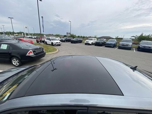 Used 2019 Volkswagen Jetta R-Line w/ R-Line Cold Weather Package FWD image 4