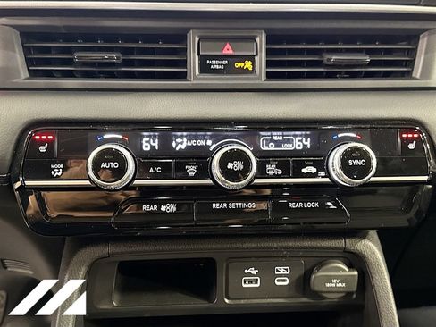 Used 2025 Honda Pilot Touring image 18
