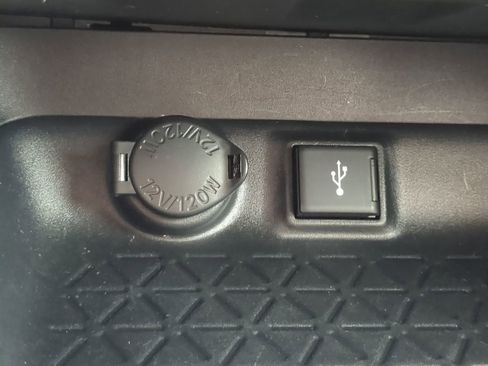 Used 2022 Toyota RAV4 XLE FWD image 19