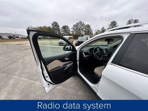 Used 2017 Jeep Cherokee Latitude w/ Safety/Convenience Group image 27