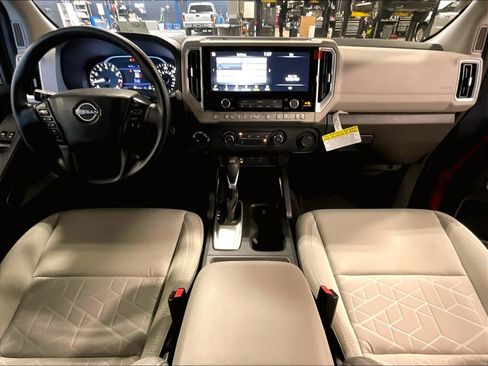 Used 2025 Nissan Frontier SV image 21