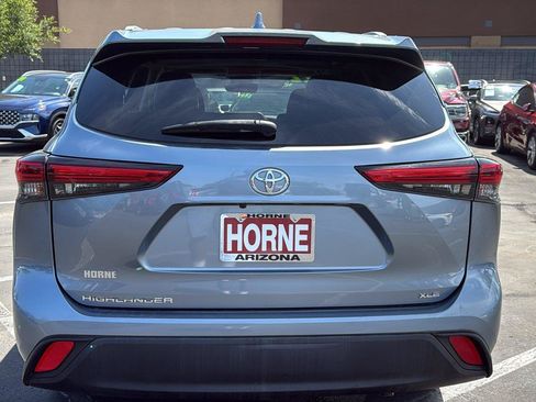 Used 2022 Toyota Highlander XLE FWD image 4
