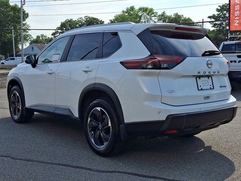Used 2024 Nissan Rogue SV w/ SV Premium Package AWD/4WD image 4