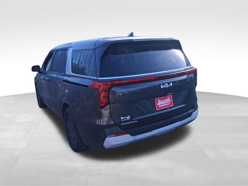 Used 2026 Kia Carnival LX FWD image 9