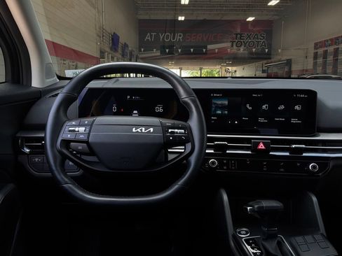 Used 2026 Kia Sportage LX FWD image 13