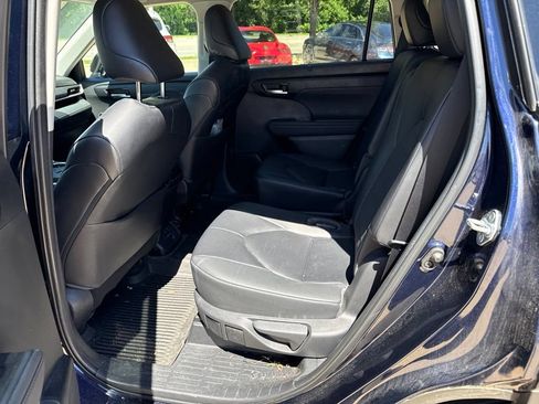 Used 2023 Toyota Highlander XLE AWD/4WD image 14
