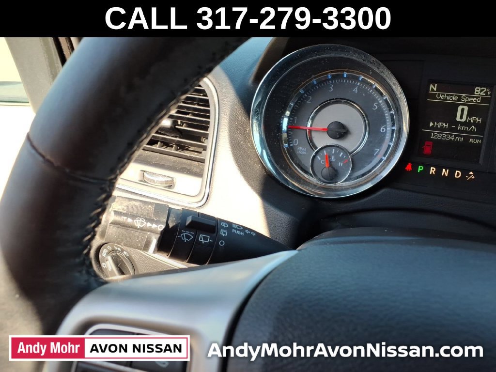 Used 2016 Chrysler Town & Country Touring-L FWD image 22