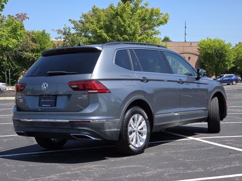 Used 2018 Volkswagen Tiguan SEL AWD/4WD image 25
