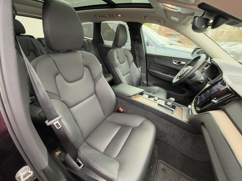 Certified 2022 Volvo XC60 B5 Momentum w/ Climate Package image 24