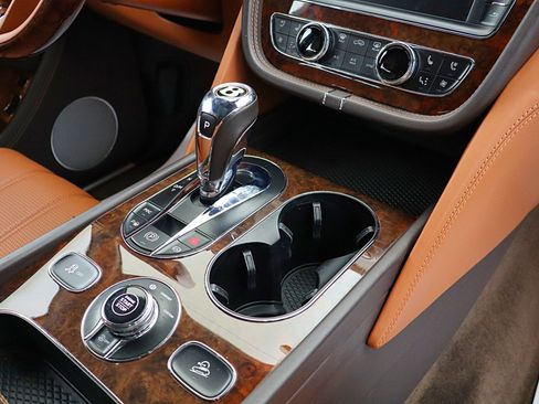 Used 2019 Bentley Bentayga image 41