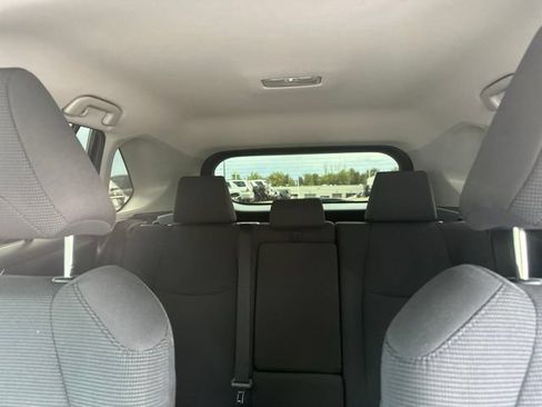 Used 2020 Toyota RAV4 LE AWD/4WD image 22