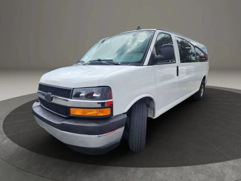 Used 2020 Chevrolet Express 3500 LT w/ LT Preferred Equipment Group RWD image 3