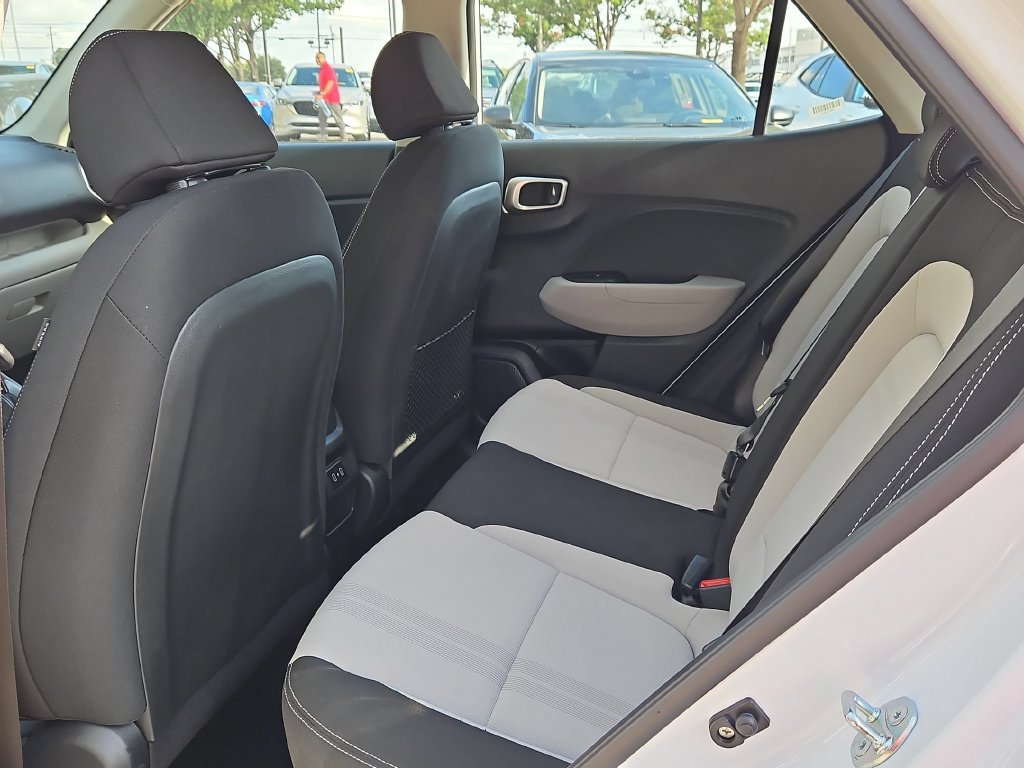 Used 2025 Hyundai Venue SEL FWD image 28