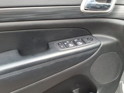 Used 2020 Jeep Grand Cherokee Altitude AWD/4WD image 15