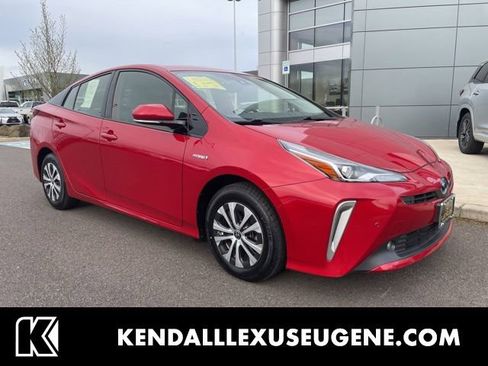 Used 2020 Toyota Prius XLE image 1