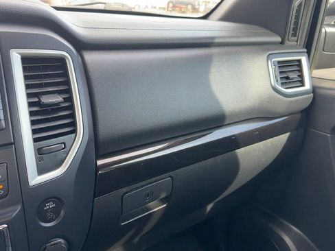 Used 2019 Nissan Titan SV w/ SV Convenience Package image 23