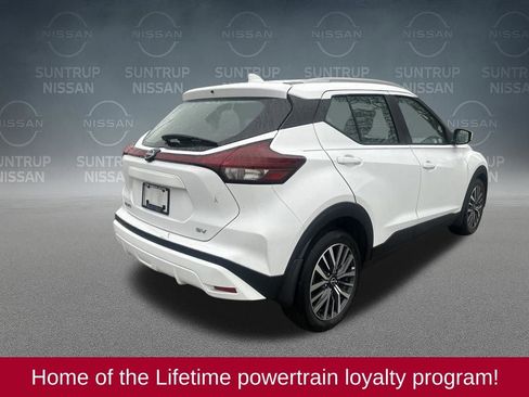 Used 2022 Nissan Kicks SV image 4