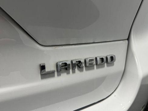 Used 2023 Jeep Grand Cherokee Laredo w/ Luxury Tech Group I image 8