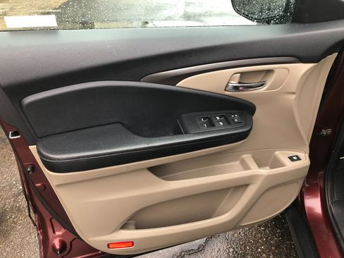 Used 2018 Honda Pilot EX image 9