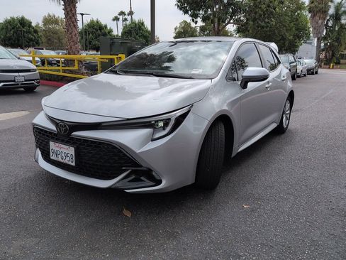 Used 2025 Toyota Corolla SE w/ SE Package FWD image 4