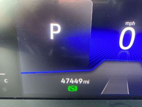 Used 2023 Volkswagen Tiguan SE w/ Panoramic Sunroof Package image 12