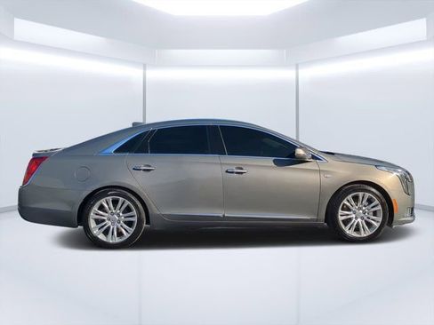 Used 2018 Cadillac XTS Luxury image 2