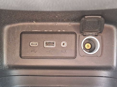 Used 2023 Chevrolet Equinox LT image 24