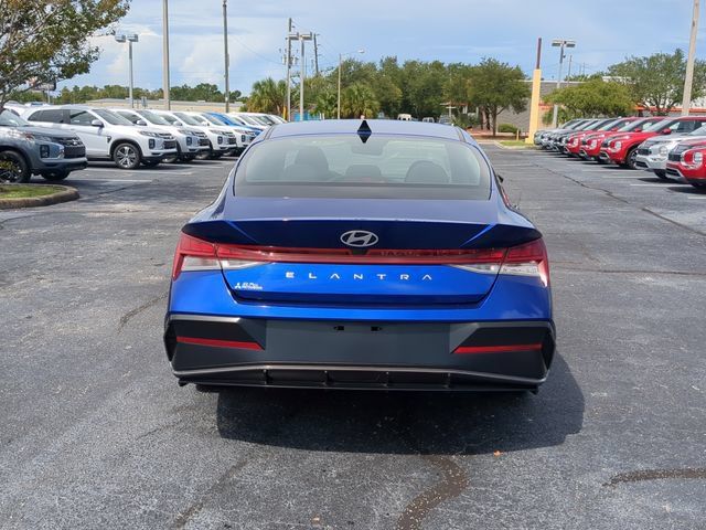 Used 2025 Hyundai Elantra SEL FWD image 7