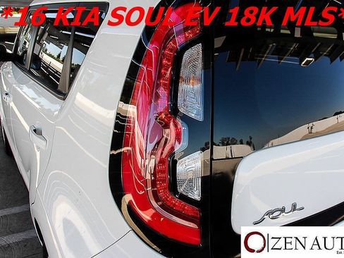 Used 2016 Kia Soul EV FWD image 41