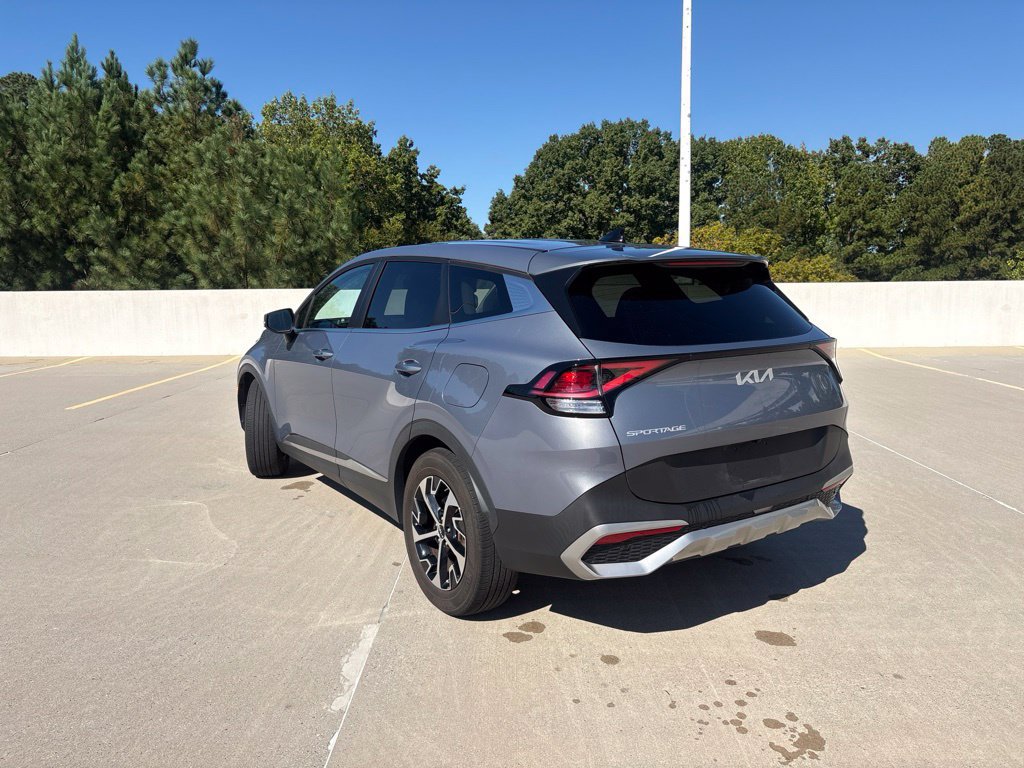 Used 2023 Kia Sportage EX FWD image 2