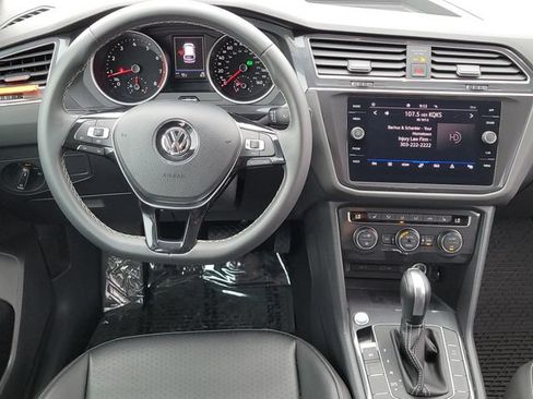 Used 2021 Volkswagen Tiguan SE FWD image 12