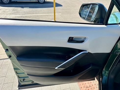 Used 2022 Toyota Corolla Cross LE image 10