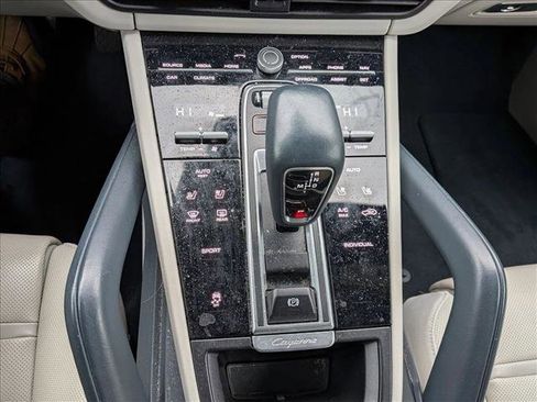 Used 2022 Porsche Cayenne image 12