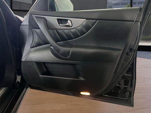 Used 2017 INFINITI QX70 2WD image 12