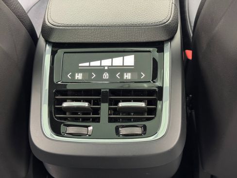 Used 2020 Volvo XC90 T6 Momentum image 34