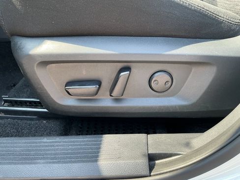 Used 2023 Nissan Rogue SV AWD/4WD image 34