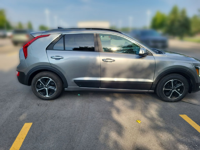 Certified 2023 Kia Niro EX FWD image 9
